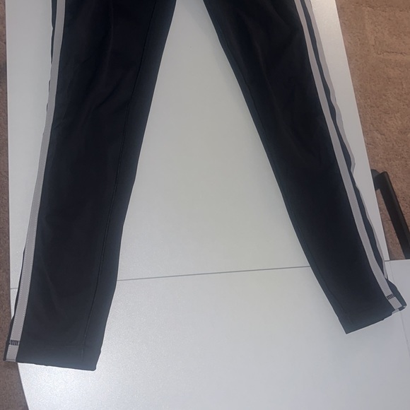 Adidas high waist active tights 🖤🖤🖤 - Picture 3 of 4